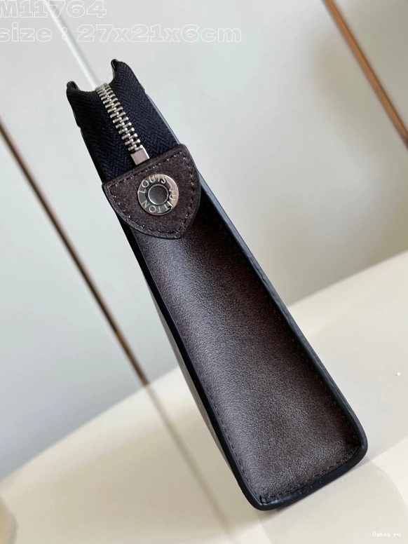 POCHETTE VOYAGE-27*21*6CM VUITTON LOUIS 0726
